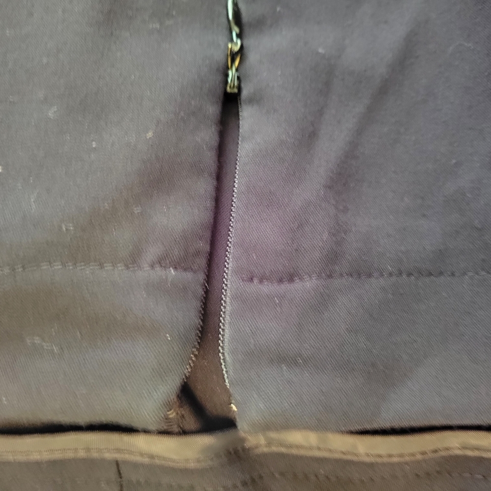 Liz Claiborne Women's Black Cropped Pants. Size 10 Petite - Picture 3 of 7